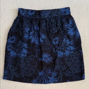 Alice + Olivia | Dark Floral Mini Skirt with Pockets C209371385 Blue/Black (4)